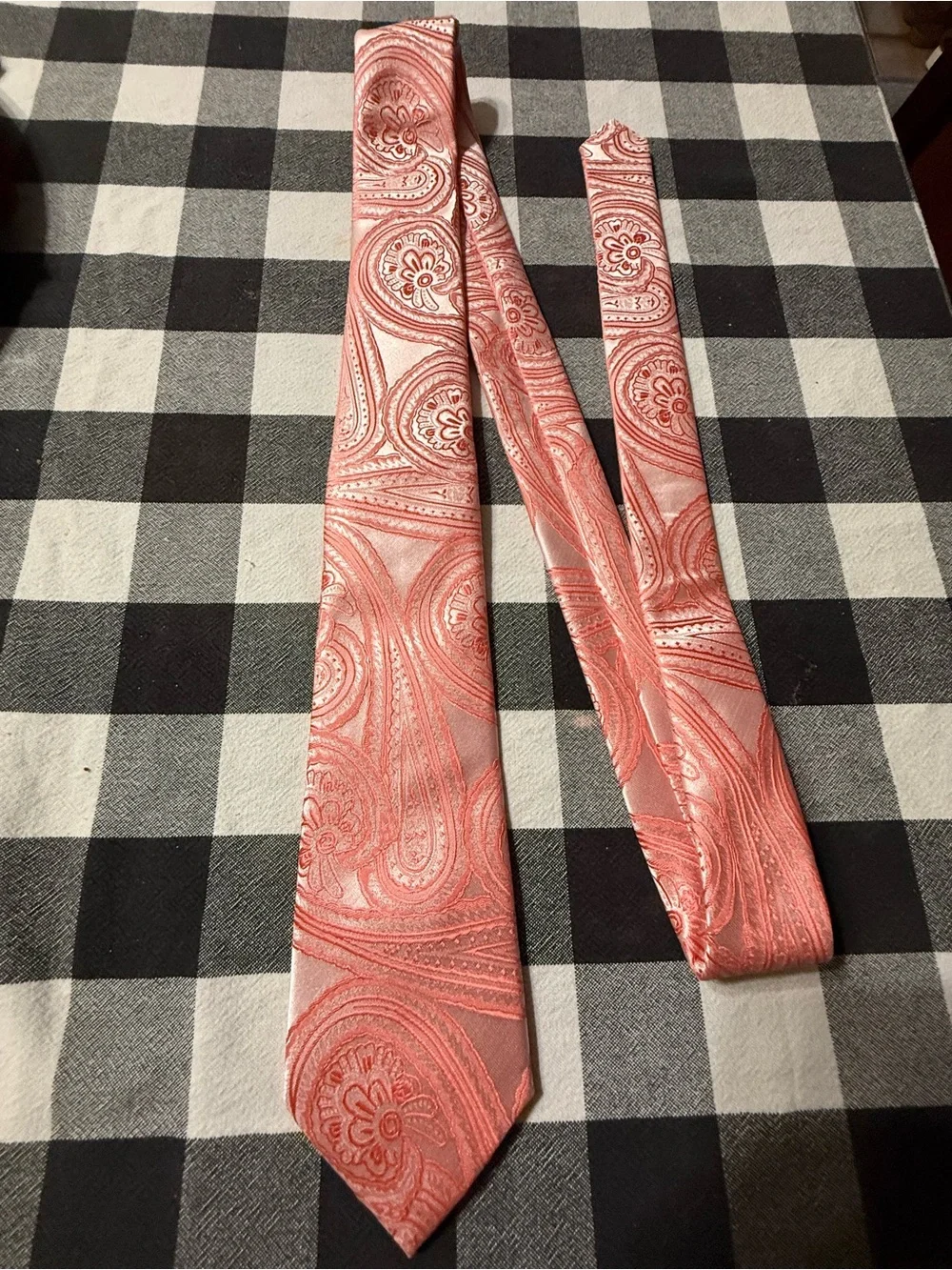 Men's Coral Paisley Tie - Stylish Formal Accessory